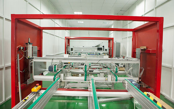 China Pv-Modul-Sonnenkollektor-Versammlungs-Maschine 180 Grad-Umsatz, der Conver prüft fournisseur